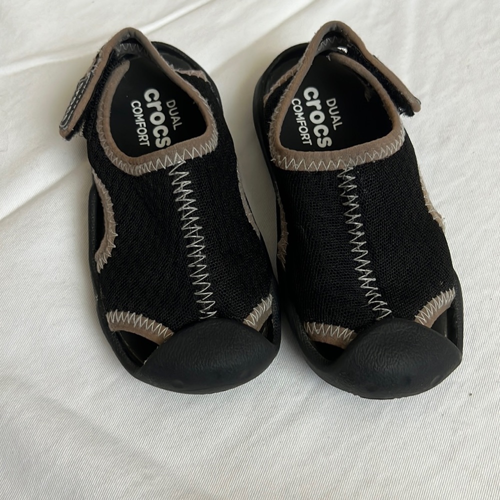 CROCS little kid sandal, size C9
